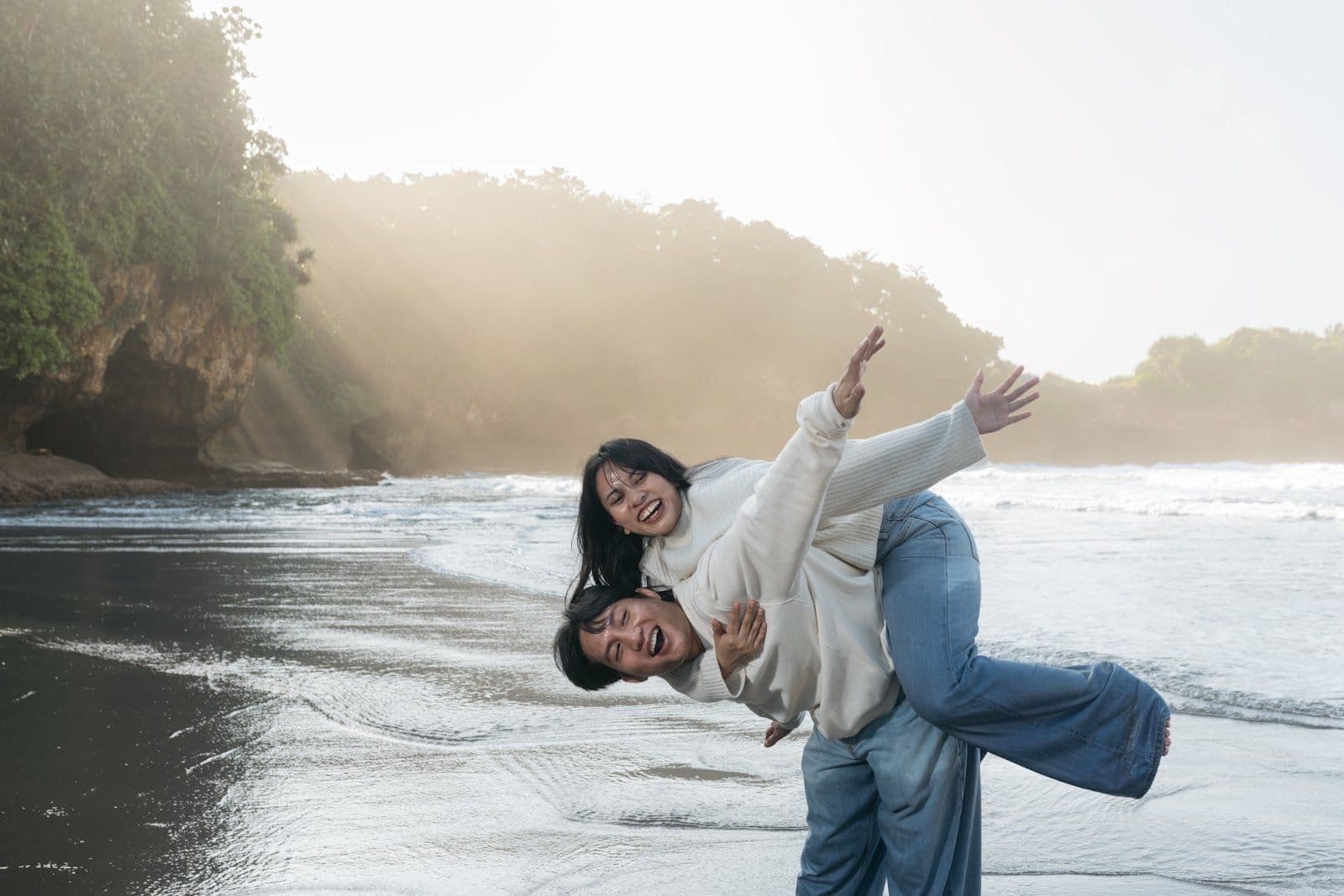 Foto prewedding di pantai oleh HSN Studio Tasikmalaya